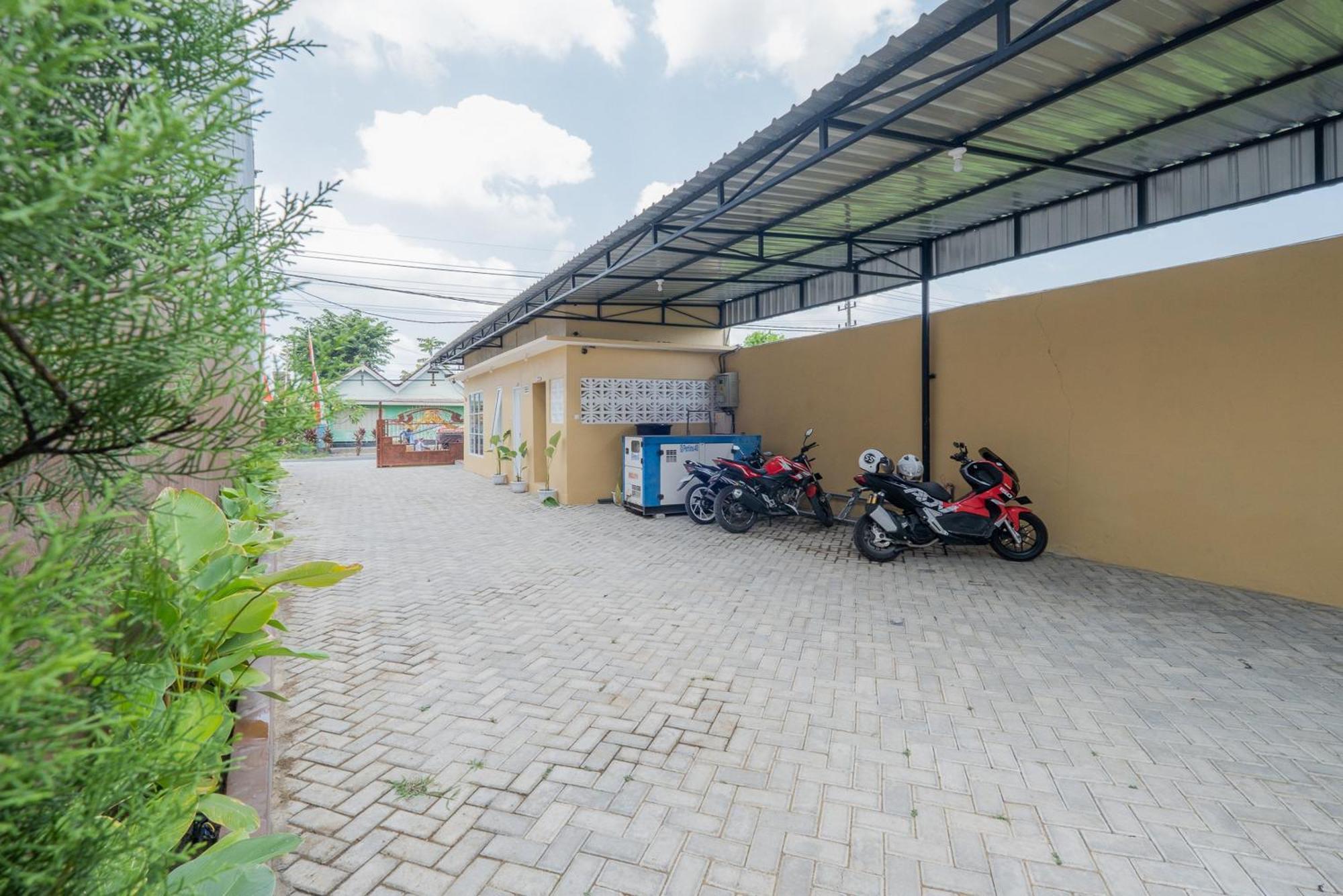 Reddoorz Syariah Near Rsud Dr Iskak Tulungagung Hotel Kedungwaru Екстериор снимка