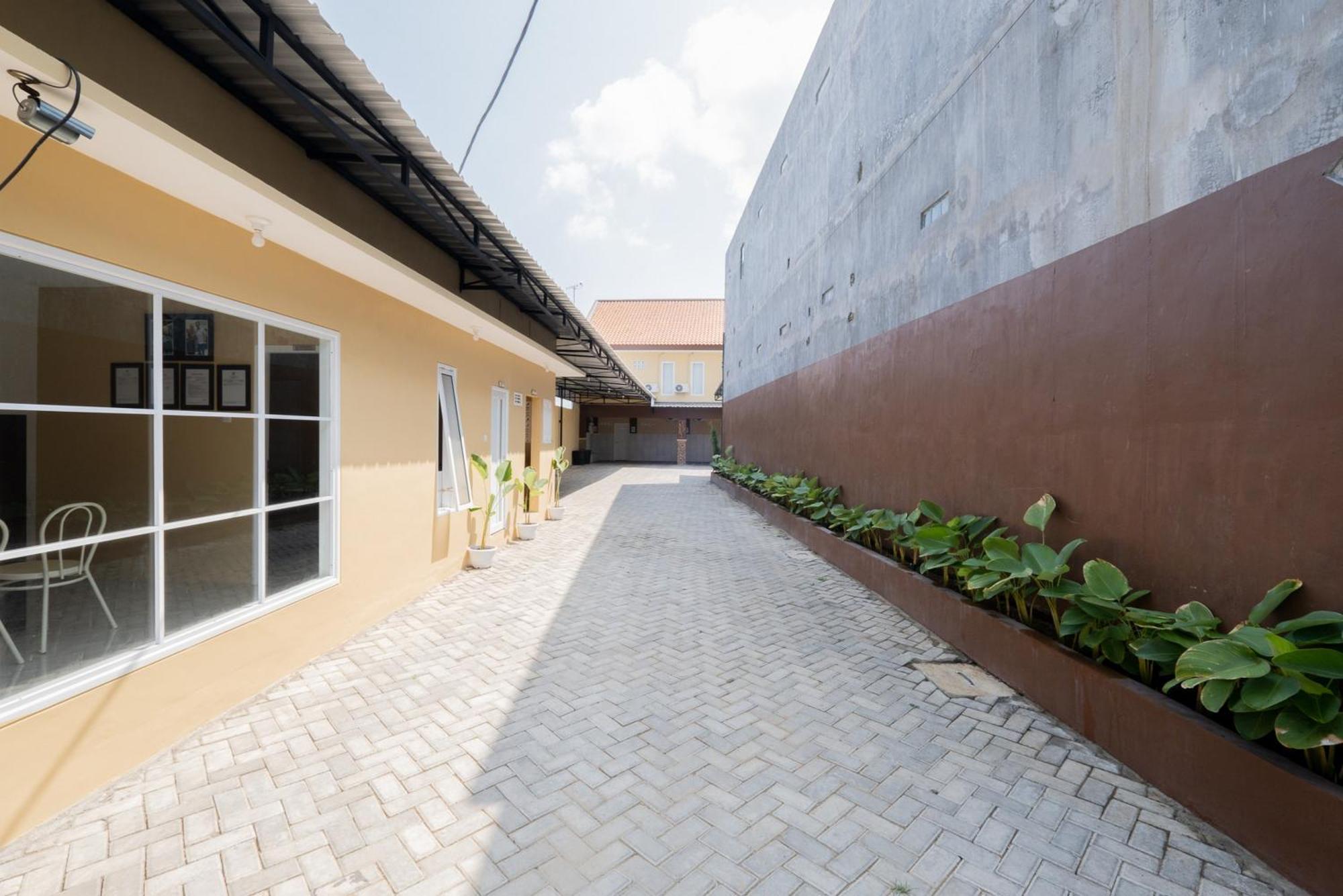 Reddoorz Syariah Near Rsud Dr Iskak Tulungagung Hotel Kedungwaru Екстериор снимка