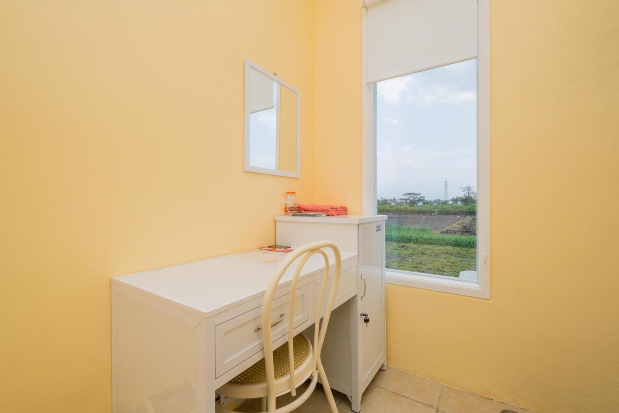 Reddoorz Syariah Near Rsud Dr Iskak Tulungagung Hotel Kedungwaru Екстериор снимка