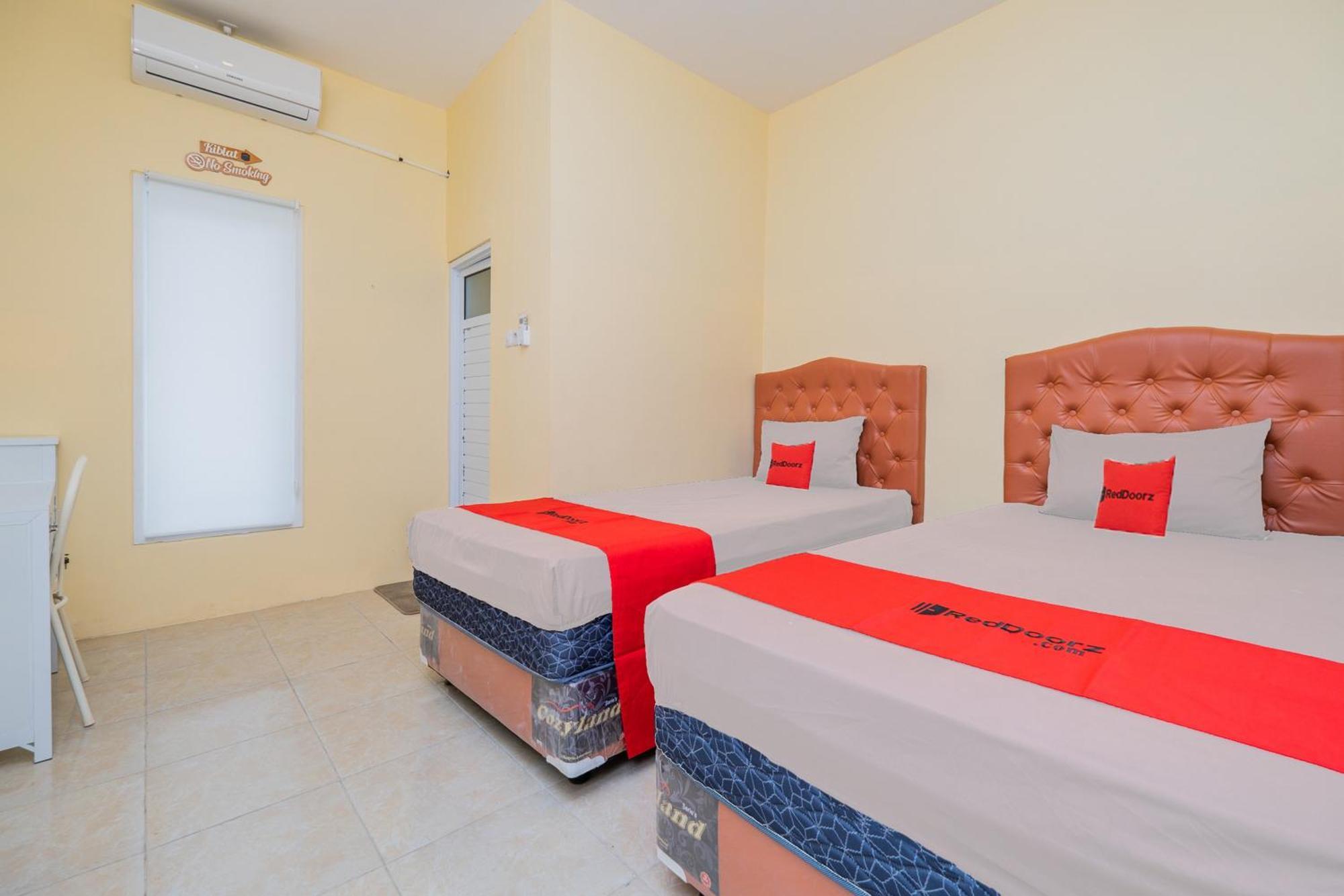 Reddoorz Syariah Near Rsud Dr Iskak Tulungagung Hotel Kedungwaru Екстериор снимка