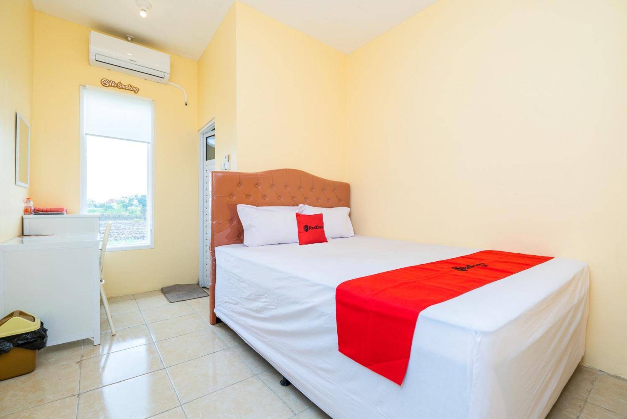 Reddoorz Syariah Near Rsud Dr Iskak Tulungagung Hotel Kedungwaru Екстериор снимка