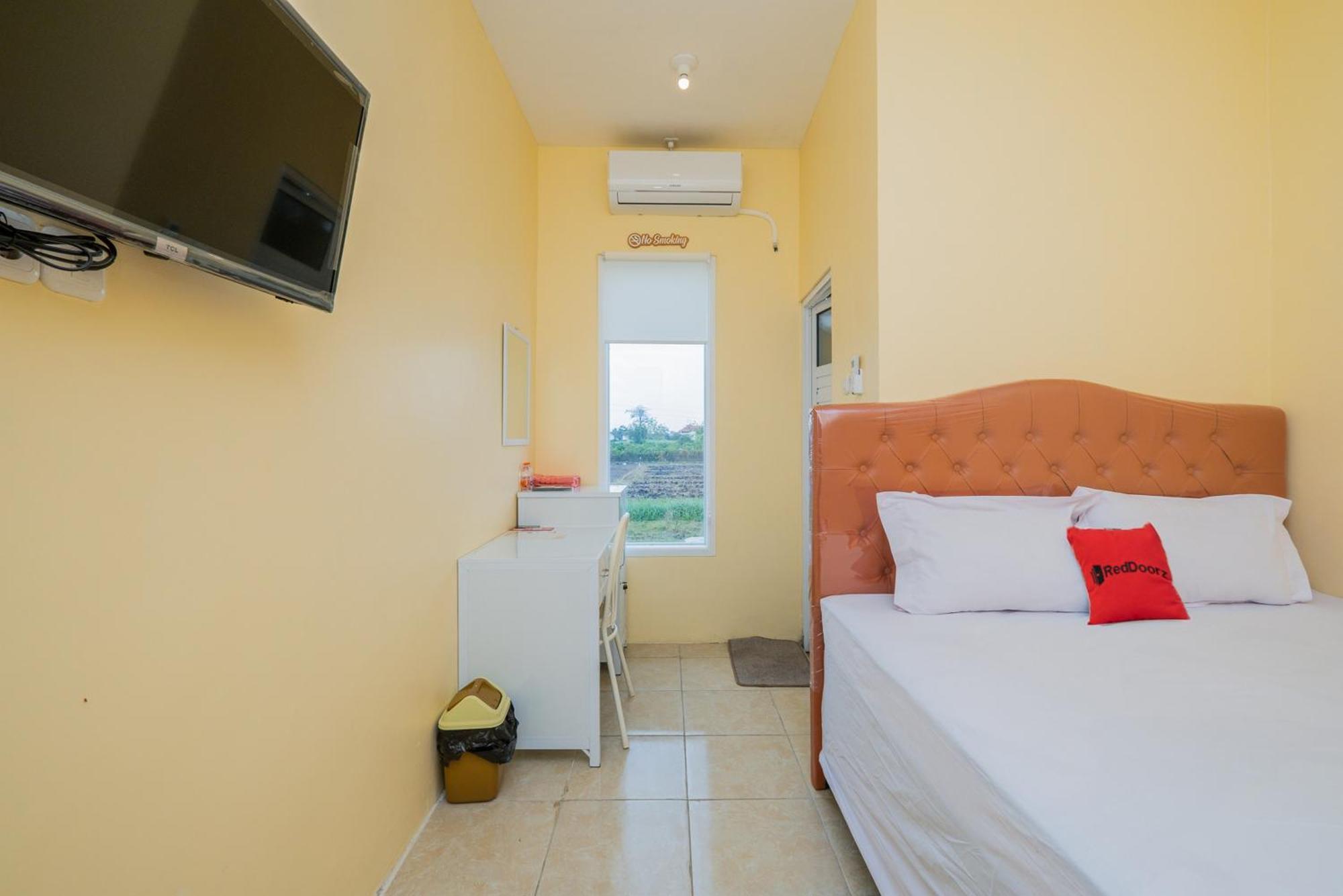 Reddoorz Syariah Near Rsud Dr Iskak Tulungagung Hotel Kedungwaru Екстериор снимка